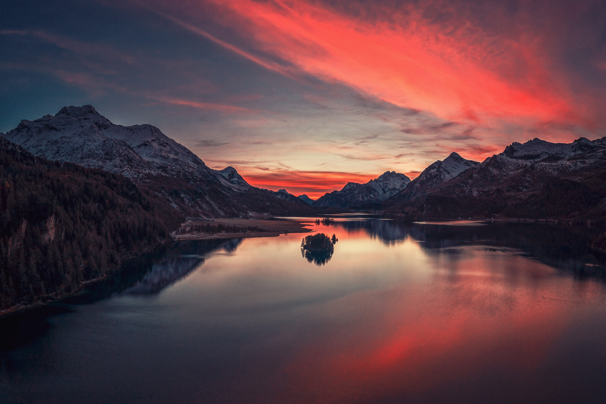 Im Engadin zu Hause:
Elegante Ferienwohnungen
an bester Lage in Sils Baselgia